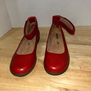 New Clarks Collection Medora Nina Red Leather Ankle Strap Flat Shoes US 6.5 37